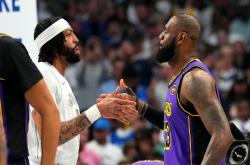 詹姆斯巅峰对决，Ming与50激战雄鹿分钟，高光表现胜负难料！的简单介绍