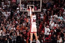 包含Rookie关键节点连败，热火带队取胜！的词条