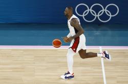 詹姆斯在塞尔维亚队比赛中领先优势明显，出色发挥引发热议！